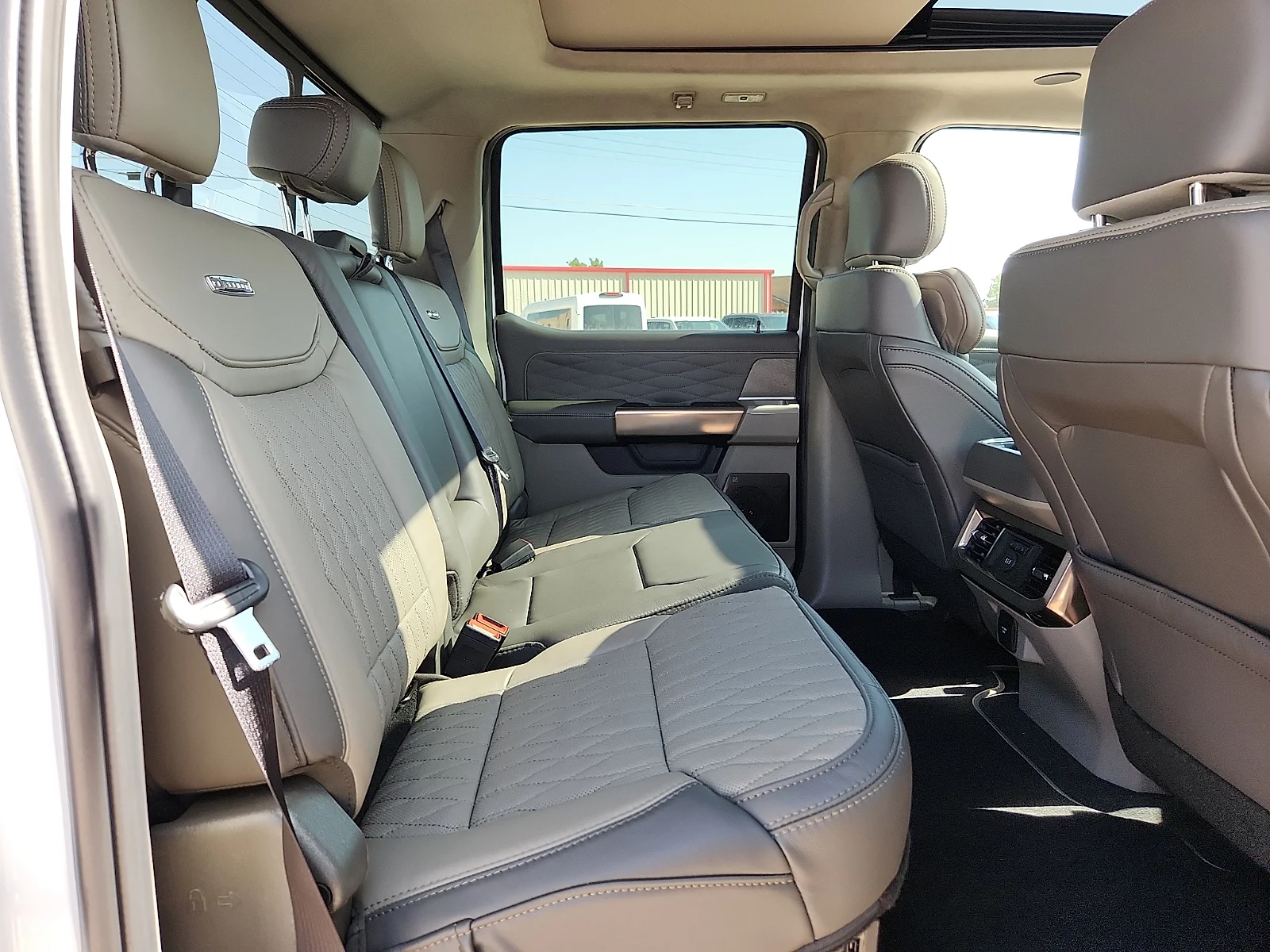 New 2026 Star White Metallic Tri-Coat Ford Platinum image 19
