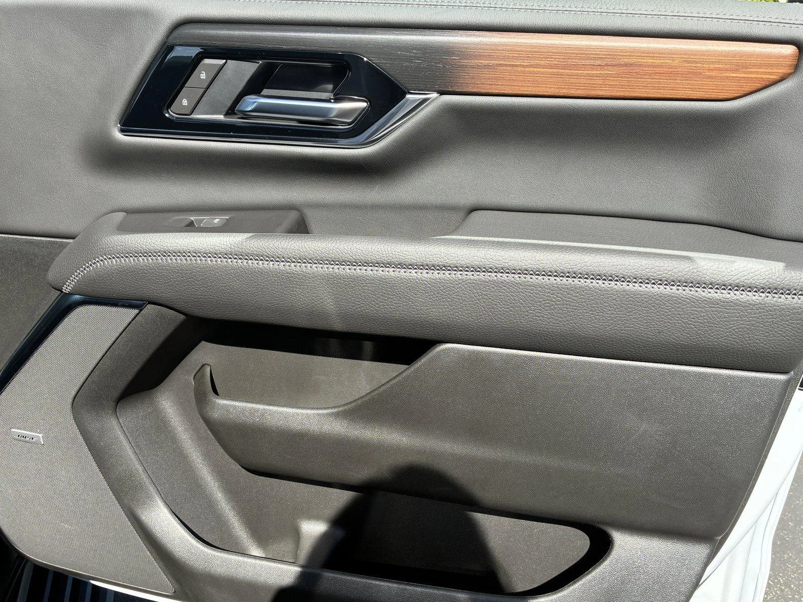 2026 GMC Yukon XL Denali - Photo 9