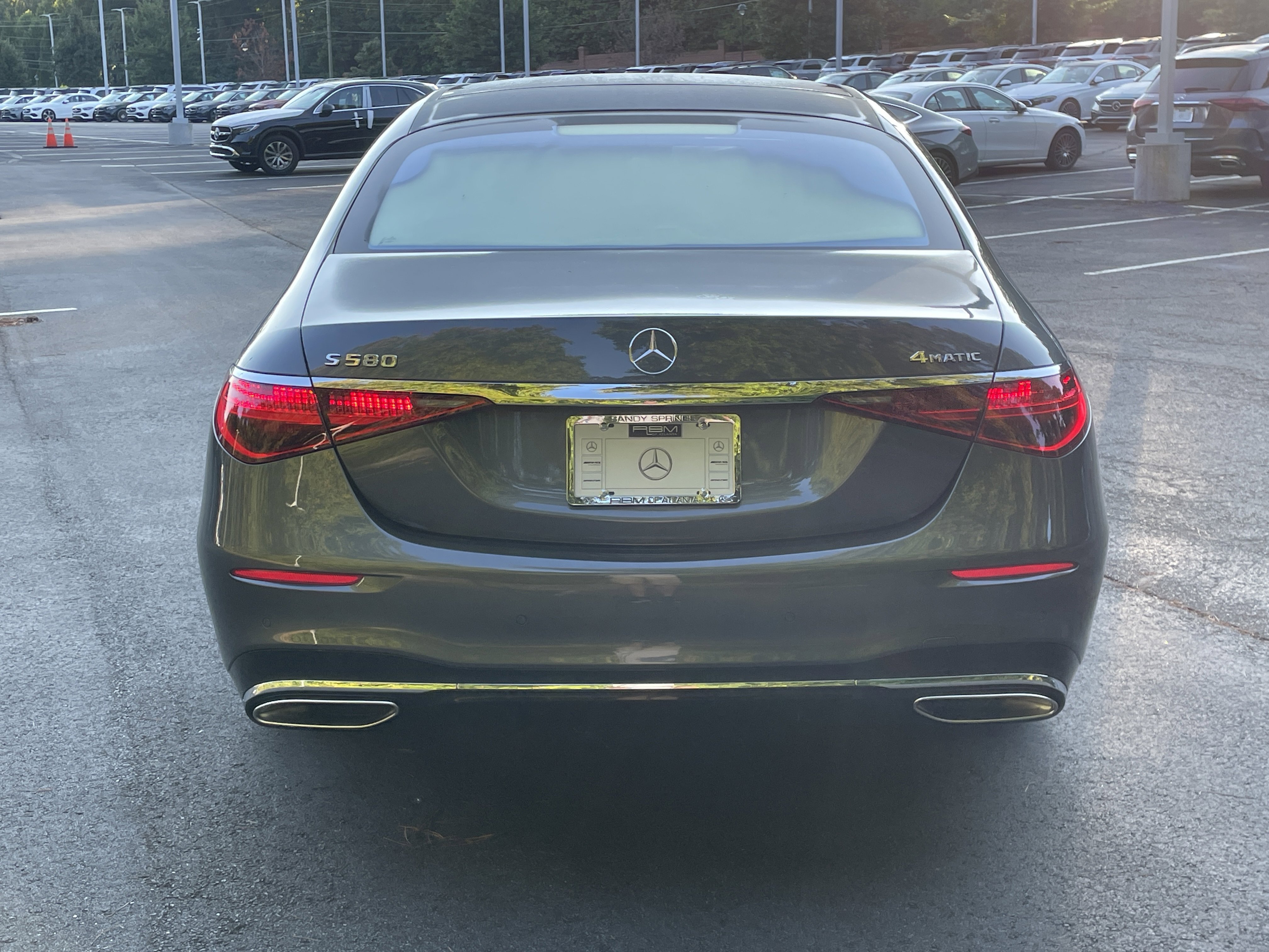 New 2026 MANUFAKTUR Signature Graphite Metallic Mercedes-Benz S 580 4MATIC® Sedan image 7