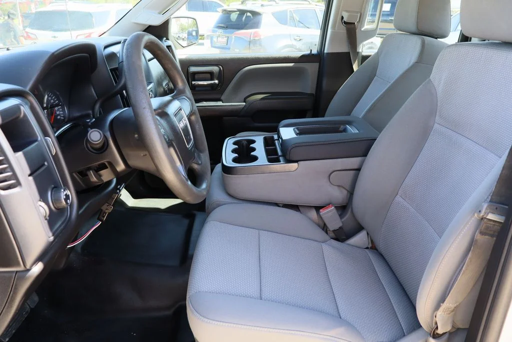 Used 2016 White GMC Base image 22