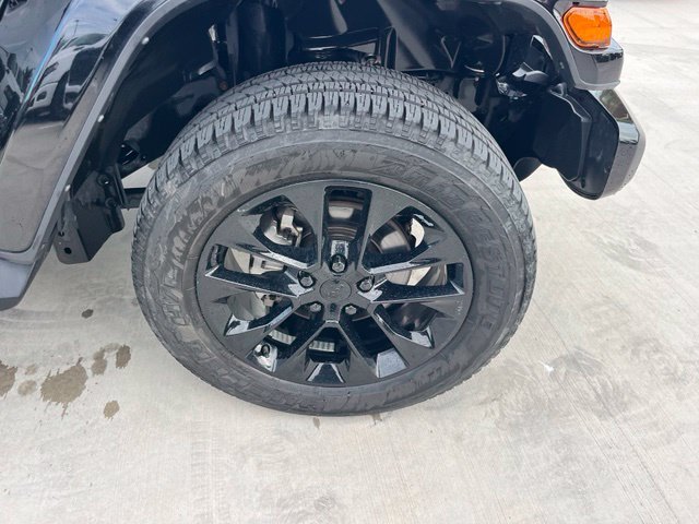 Used 2023 Black Jeep Overland image 8