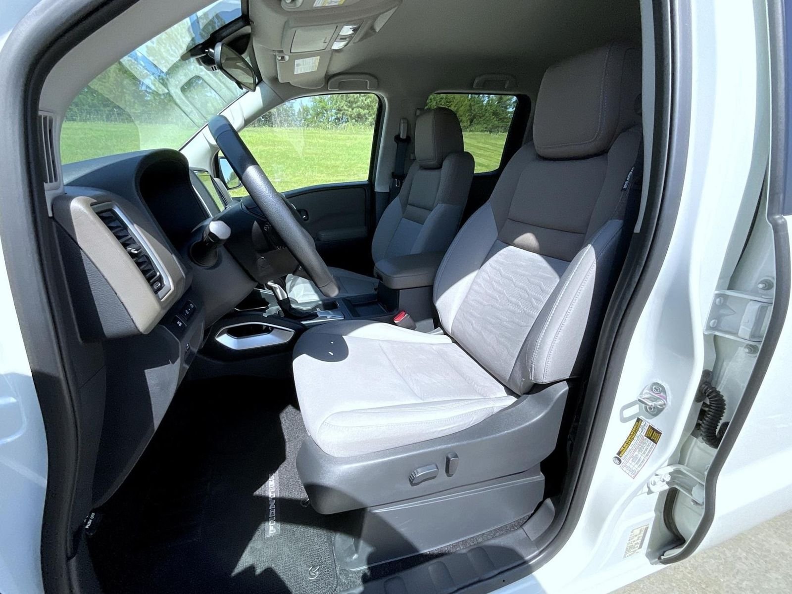 Used 2022 White Nissan SV image 10