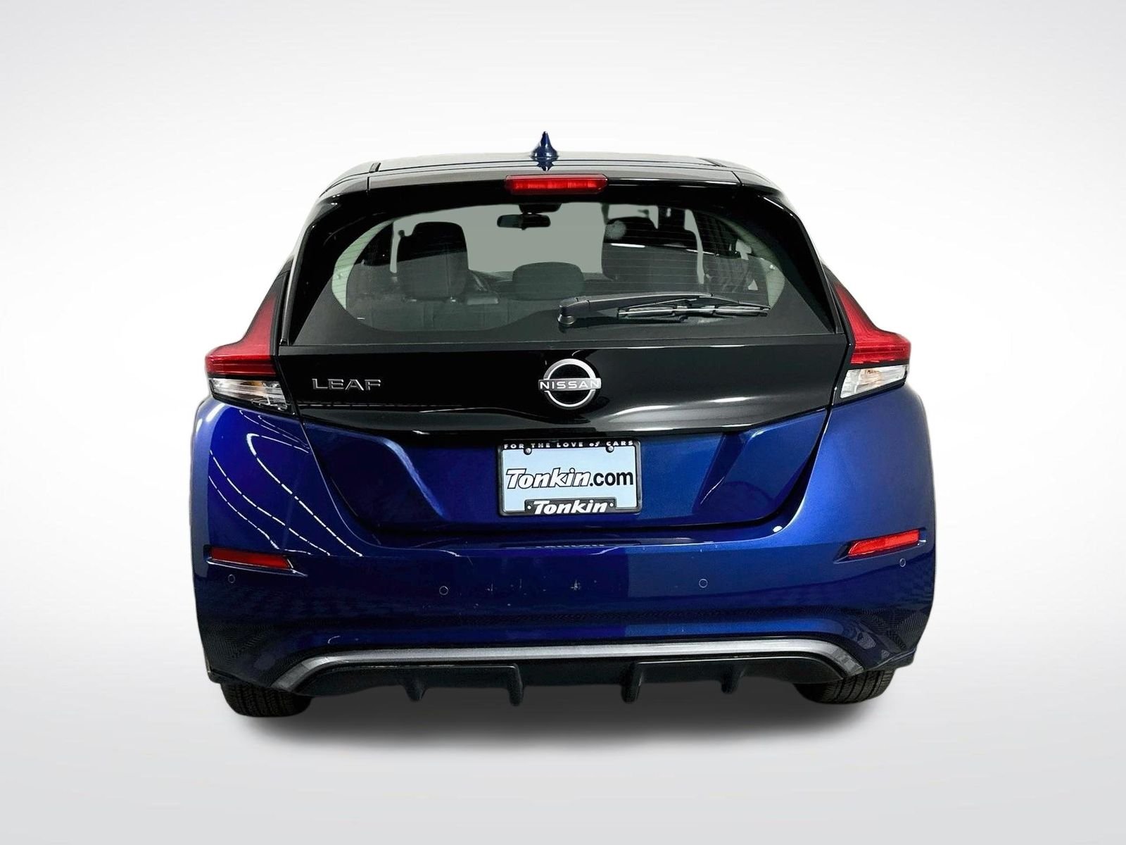 Used 2023 Deep Blue Pearl Nissan S image 7