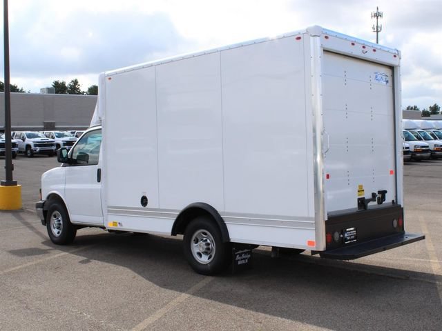 New 2026 Summit White Chevrolet 1WT image 2