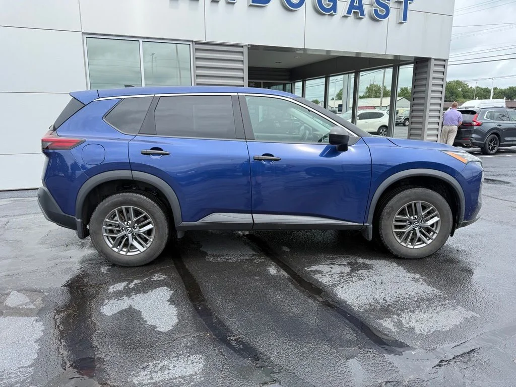 Used 2023 Blue Nissan S image 4
