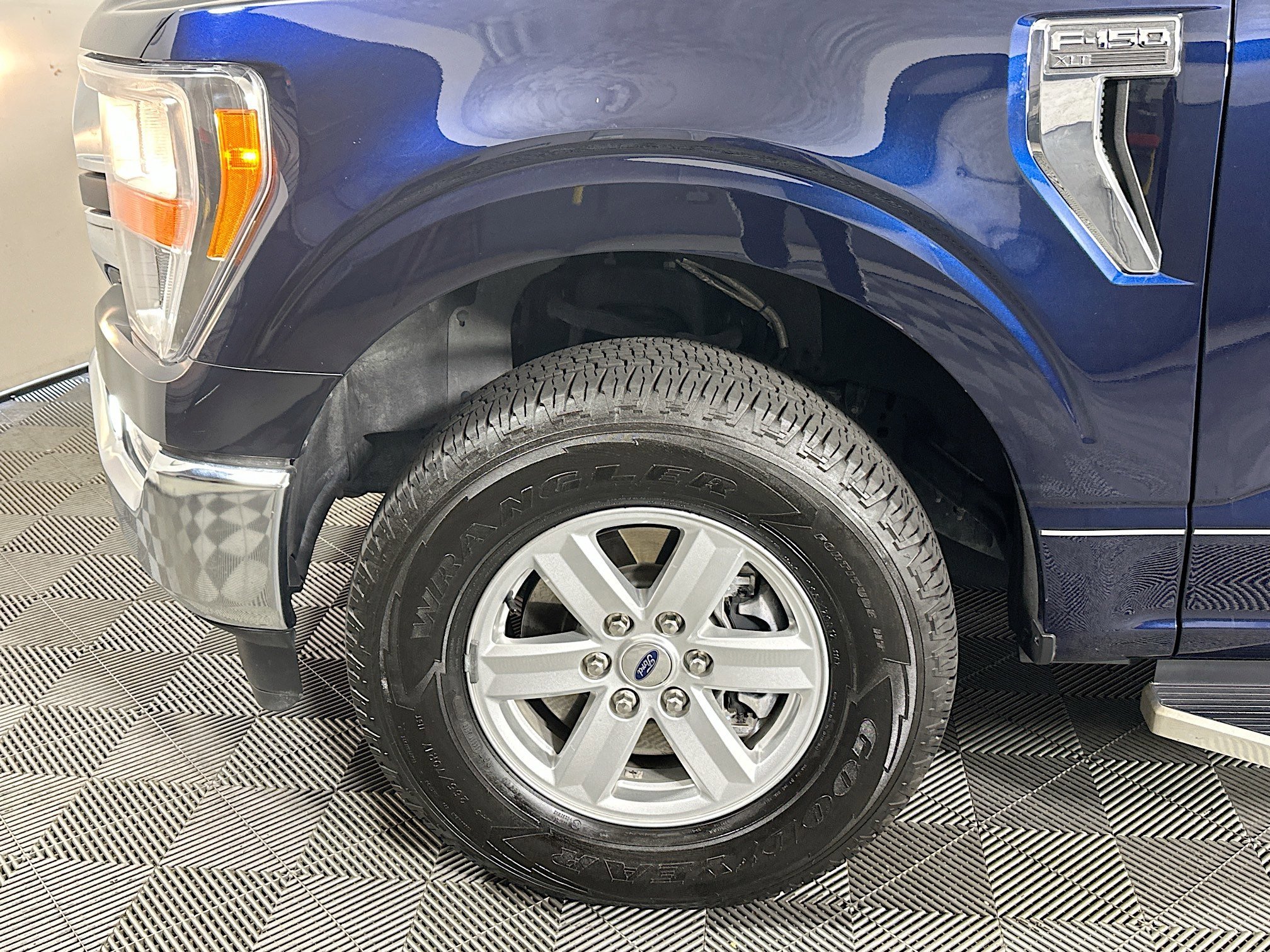 Used 2022 Blue Metallic Ford XLT image 11