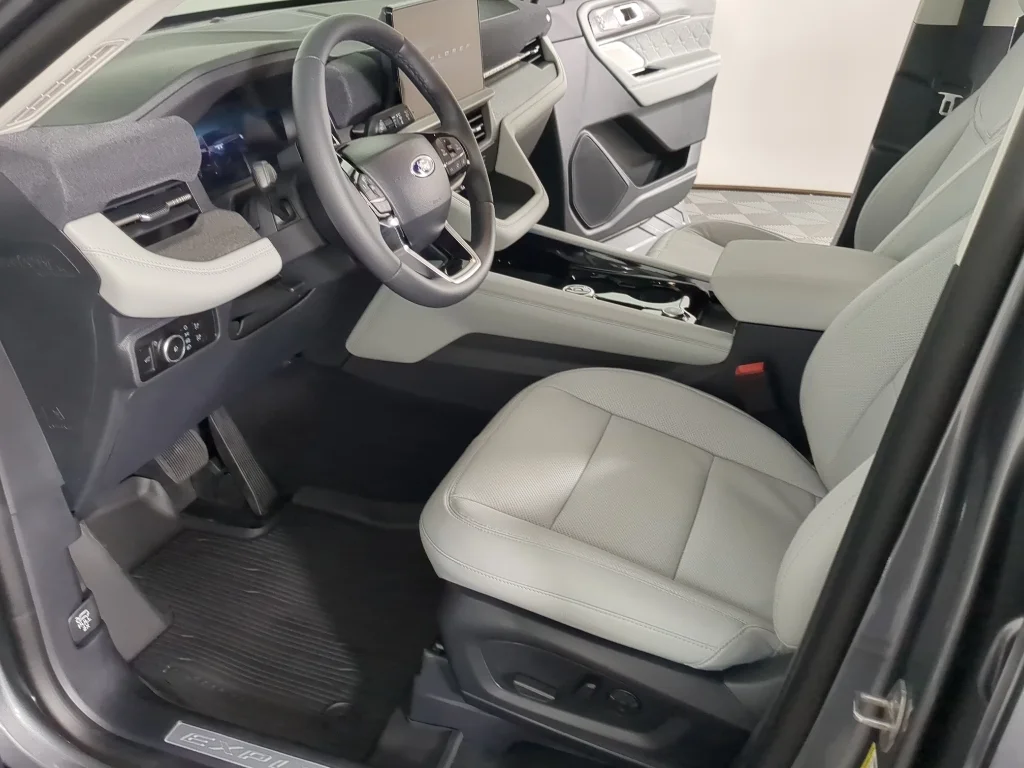 New 2026 Carbonized Gray Metallic Ford Platinum™ image 10