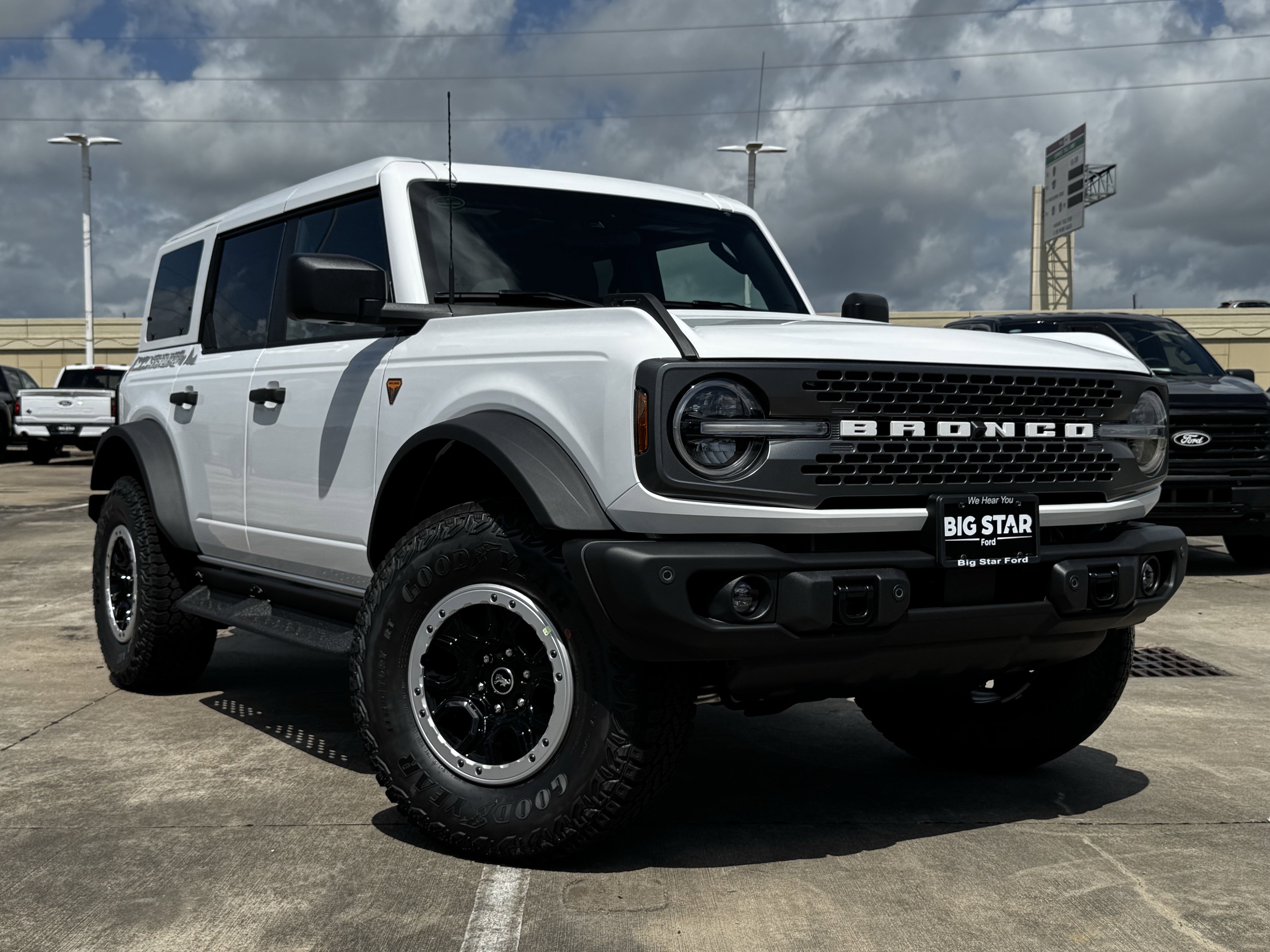 New 2026 Oxford White Ford Badlands image 2
