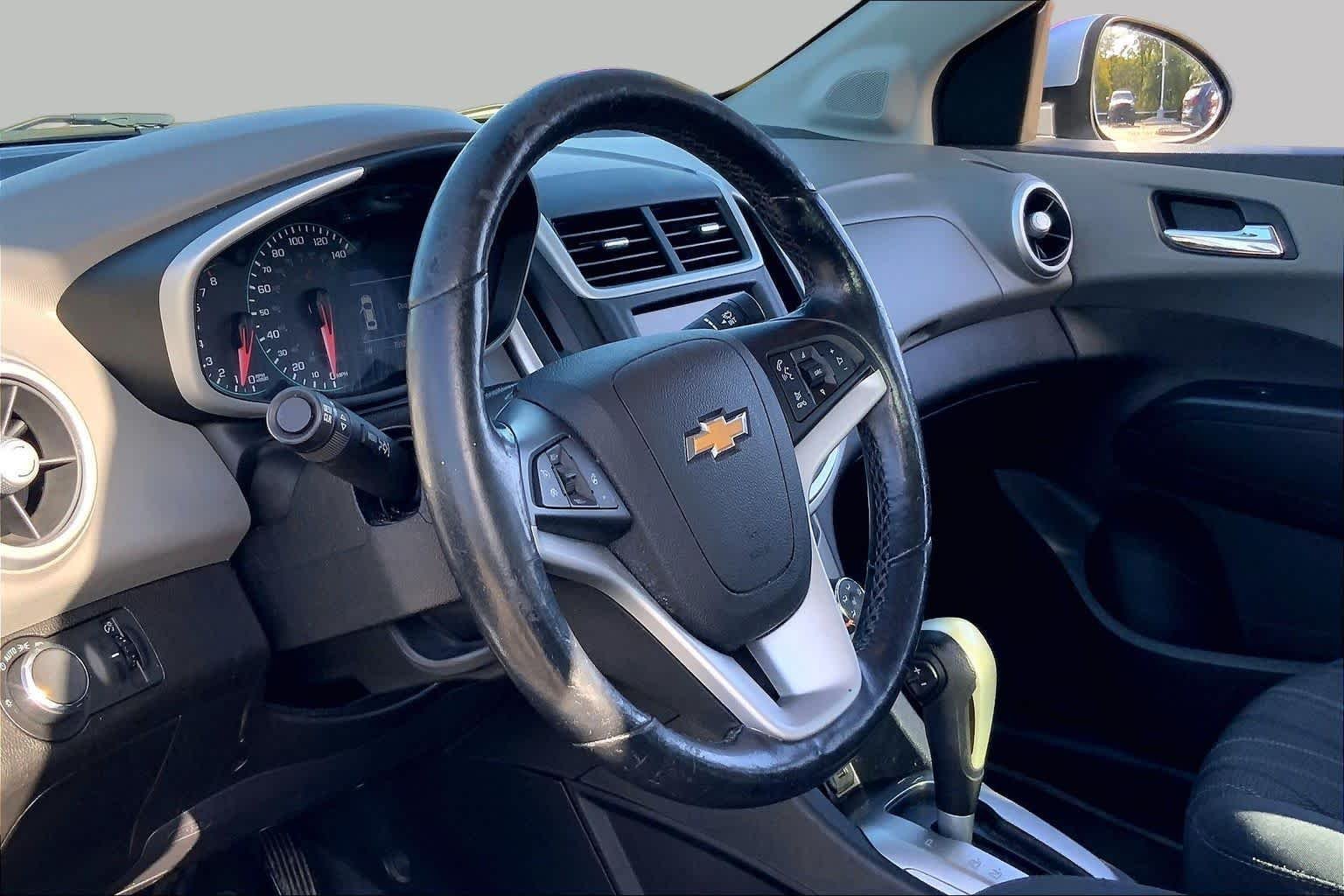 Used 2018 Arctic Blue Metallic Chevrolet LT image 18