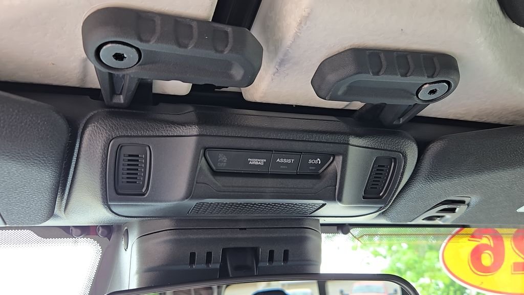 New 2026 Bright White Clear-Coat Exterior Paint Jeep Sahara image 23
