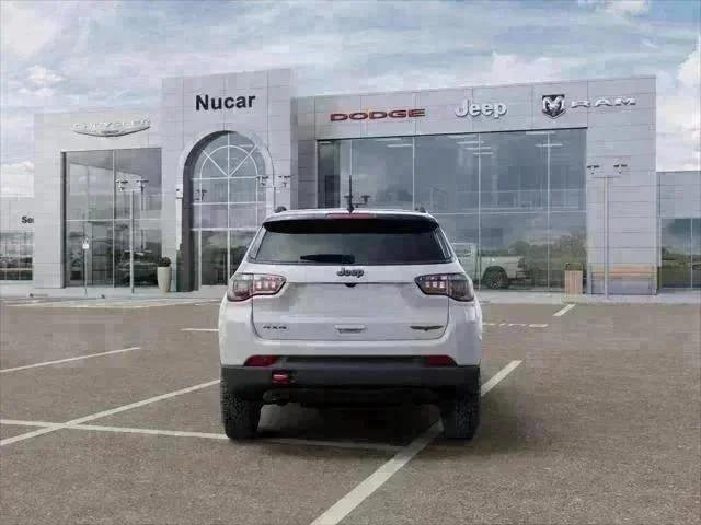 New 2026 Bright White Clear-Coat Exterior Paint Jeep Trailhawk image 73