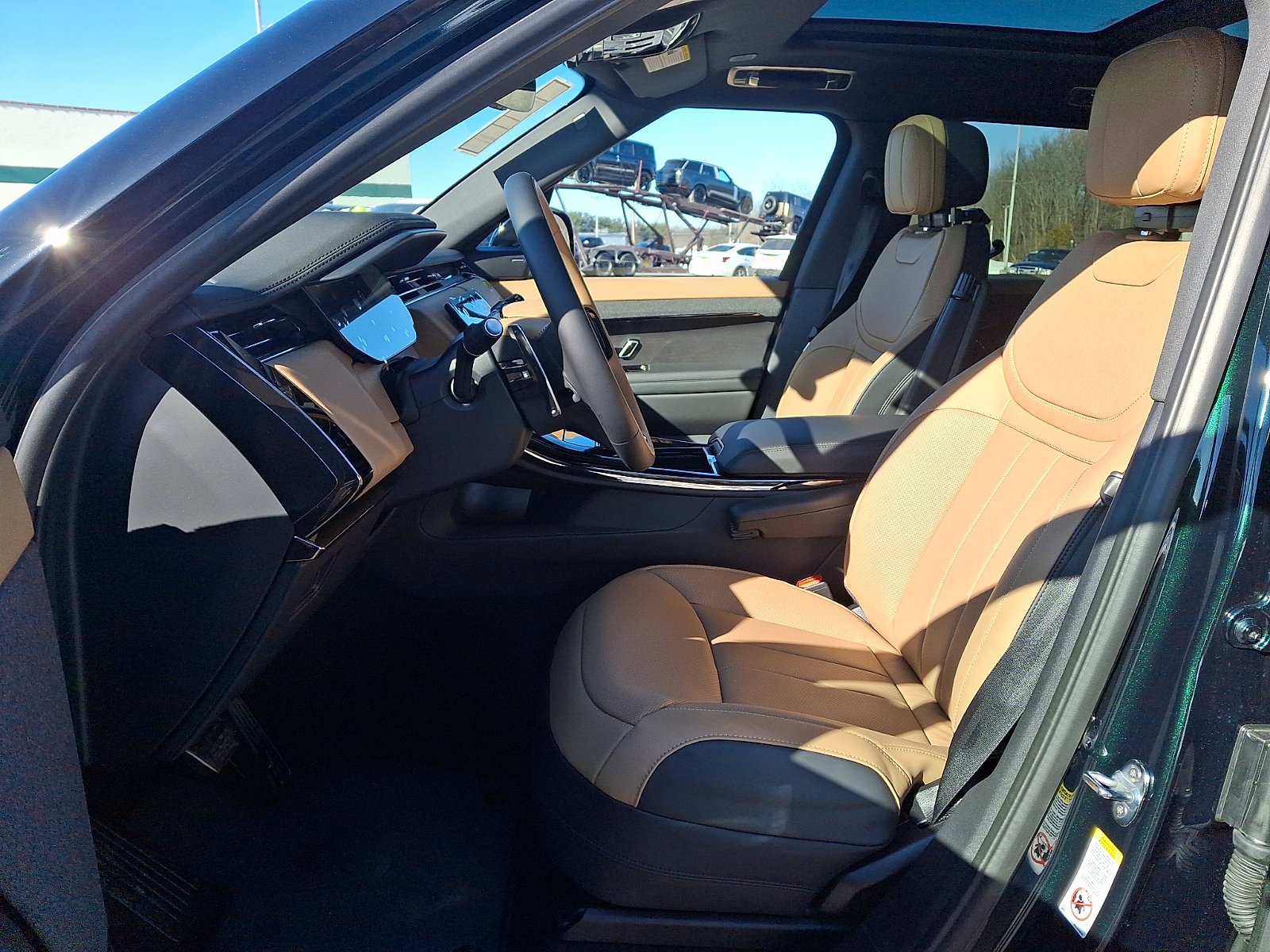 New 2026 British Racing Green Land Rover Dynamic SE image 6