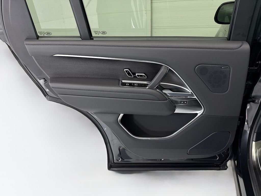 New 2026 Carpathian Gray Premium Metallic Land Rover SE image 25