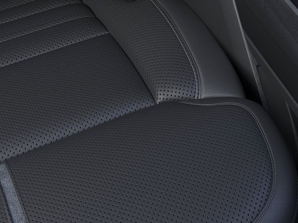 New 2026 Star White Metallic Tri-Coat Ford Platinum® image 16