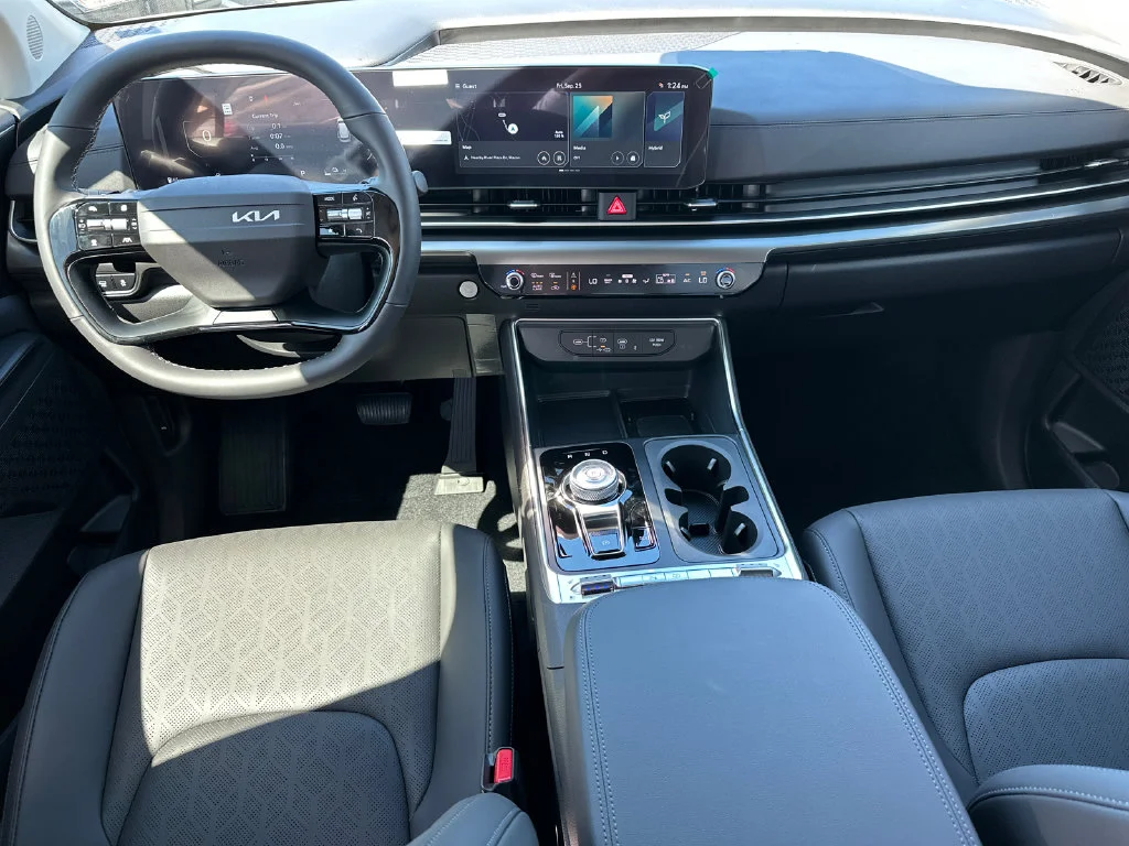 New 2027 Silver Kia SX image 22