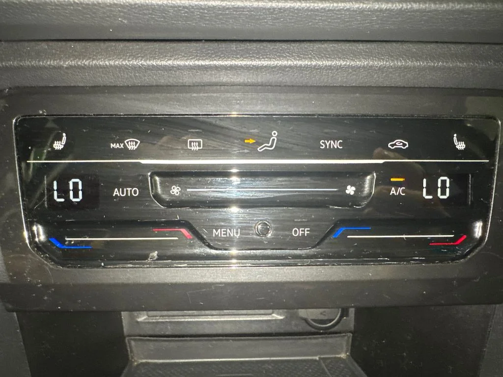 Used 2024  Volkswagen SE image 26