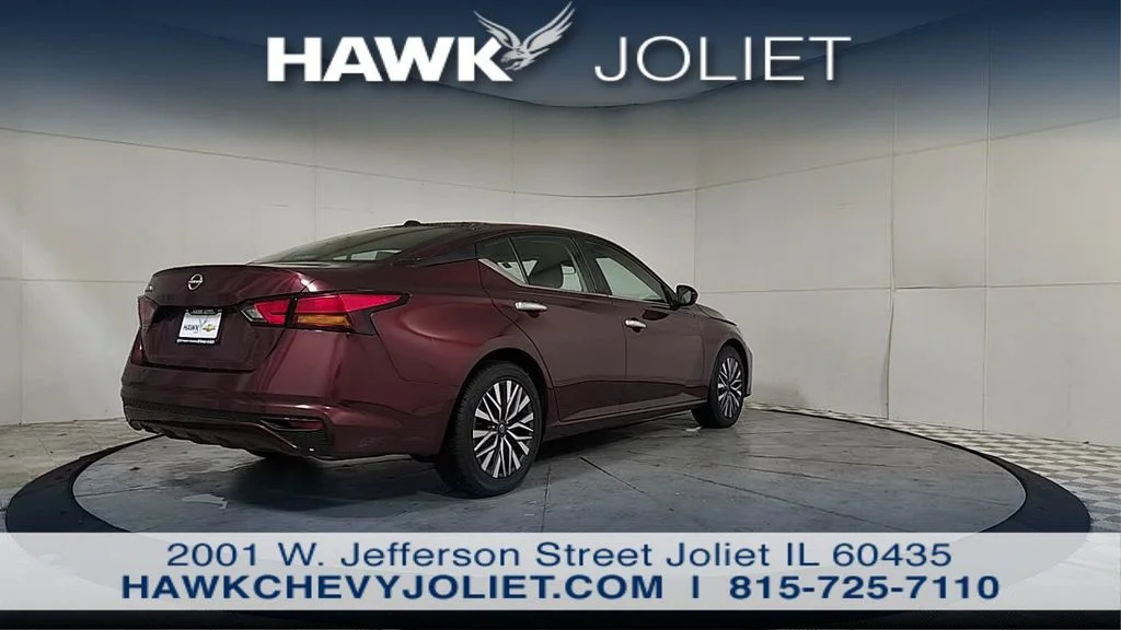 Used 2025 Red Nissan 2.5 SV image 8