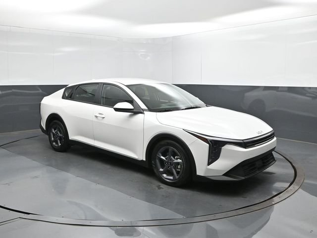 Used 2025 White Kia LXS image 25