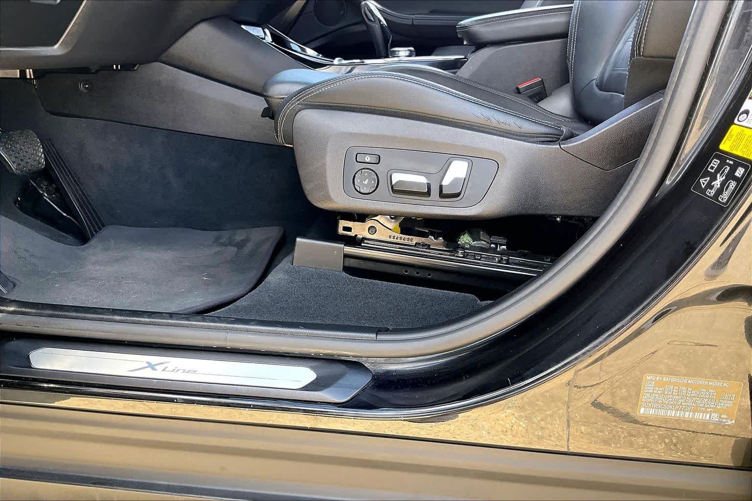 Used 2019 Jet Black BMW xDrive30i image 36