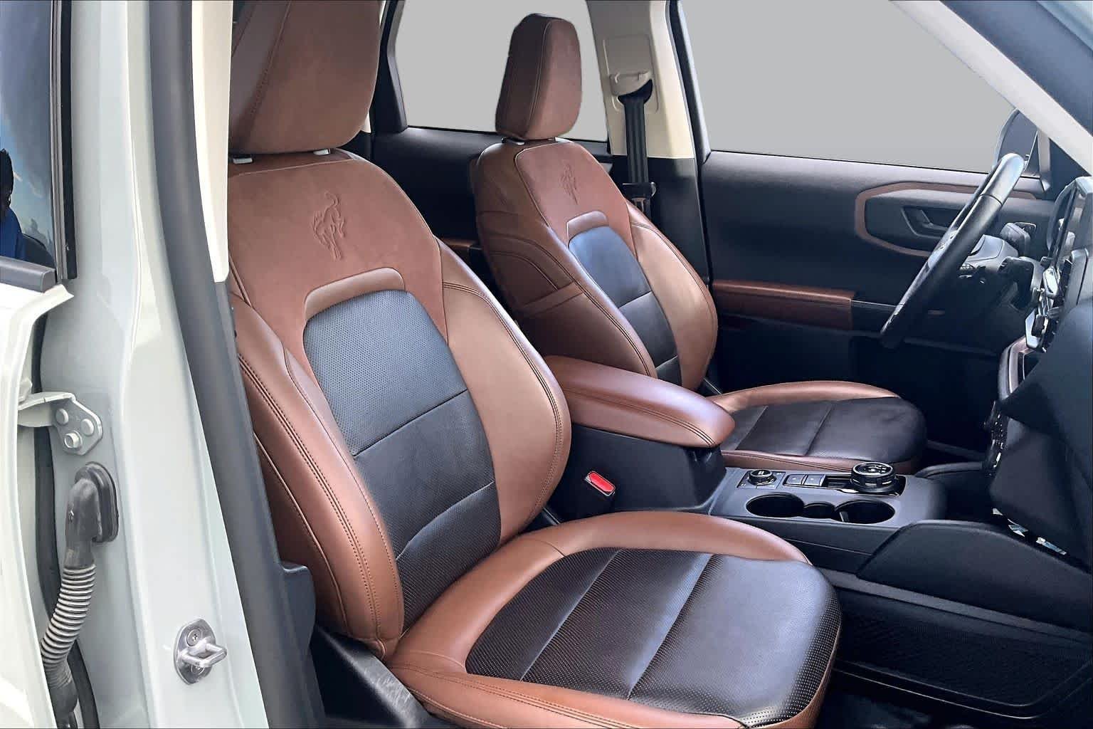 Used 2023 Cactus Gray Ford Badlands image 8