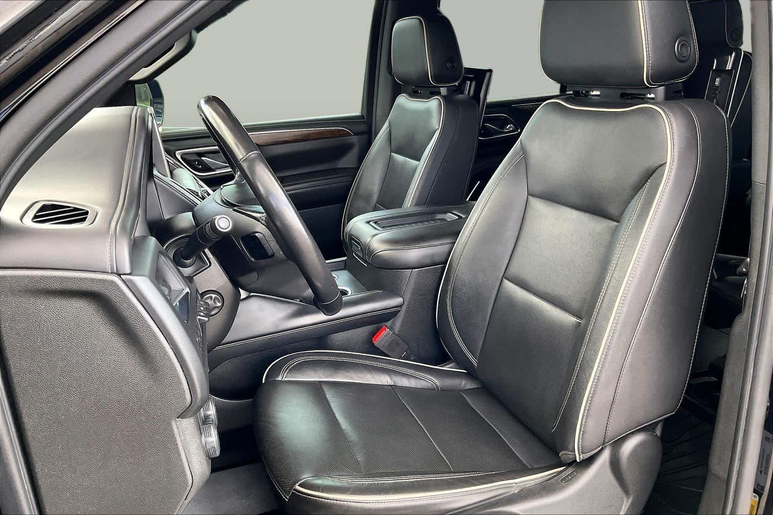 Used 2024 Ebony Twilight Metallic GMC SLE image 8