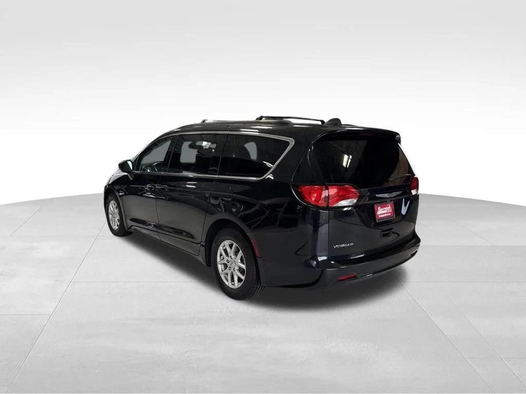 Used 2021 Black Chrysler LXI image 3