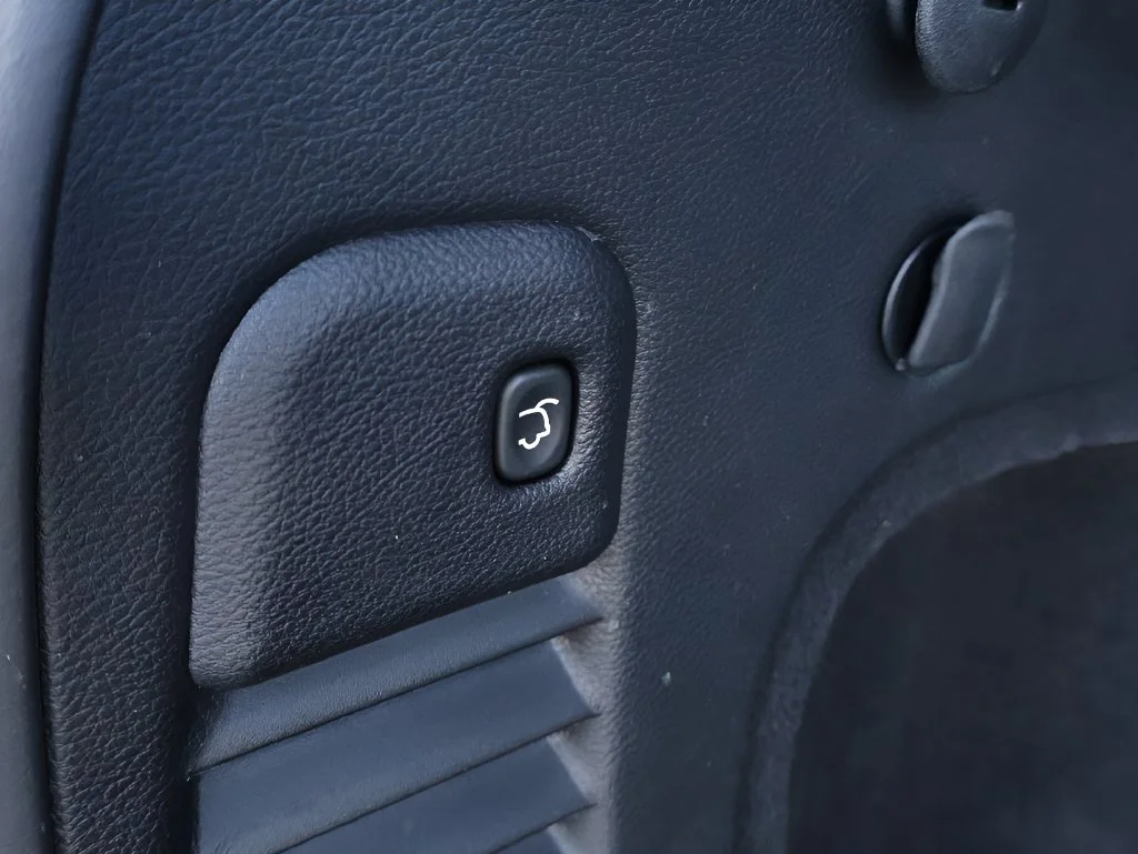 Used 2021 White Jeep High Altitude image 18