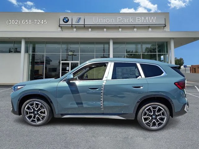 New 2026 Cape York Green Metallic BMW xDrive28i image 7