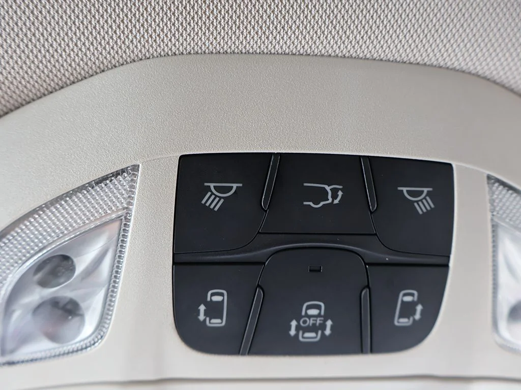 Used 2023 Black Chrysler Touring L image 46