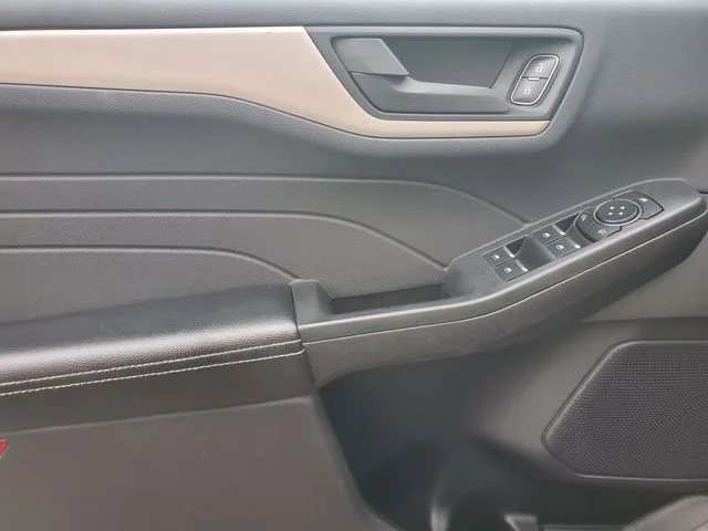 Used 2022 Blue Ford SE image 15