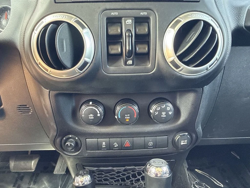 Used 2017 Gray Jeep Unlimited Rubicon image 17