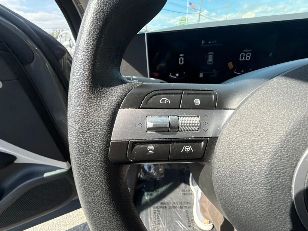 Used 2025 Gray Hyundai SEL image 18