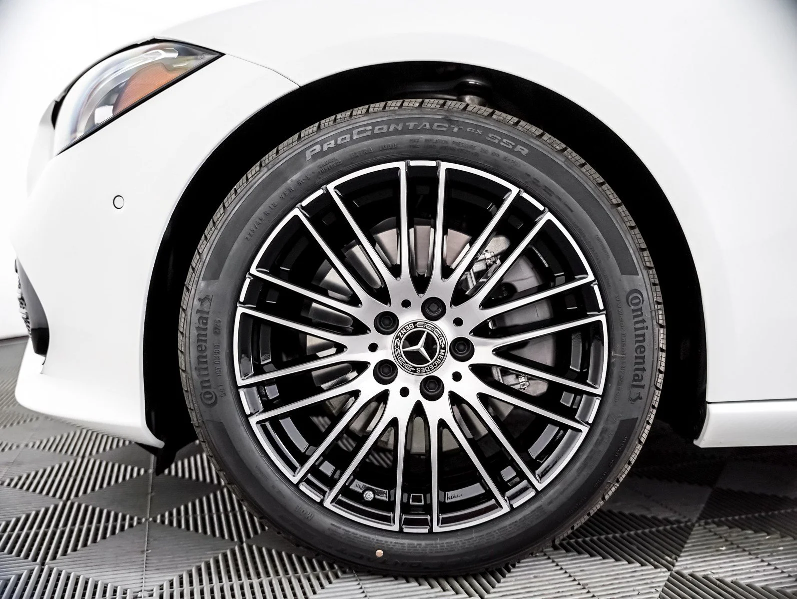 New 2026 Polar White Mercedes-Benz C 300 4MATIC® image 6