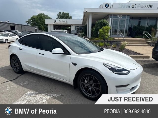 2022 Tesla Model 3 Standard Range Plus's photo