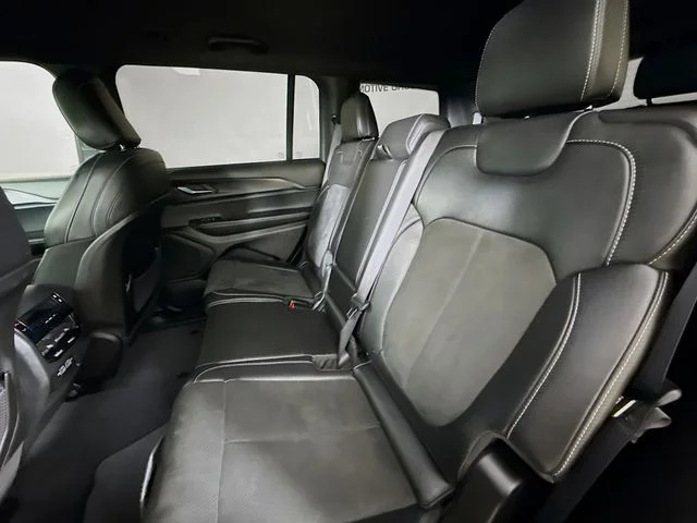 Used 2023 Black Jeep Altitude image 23