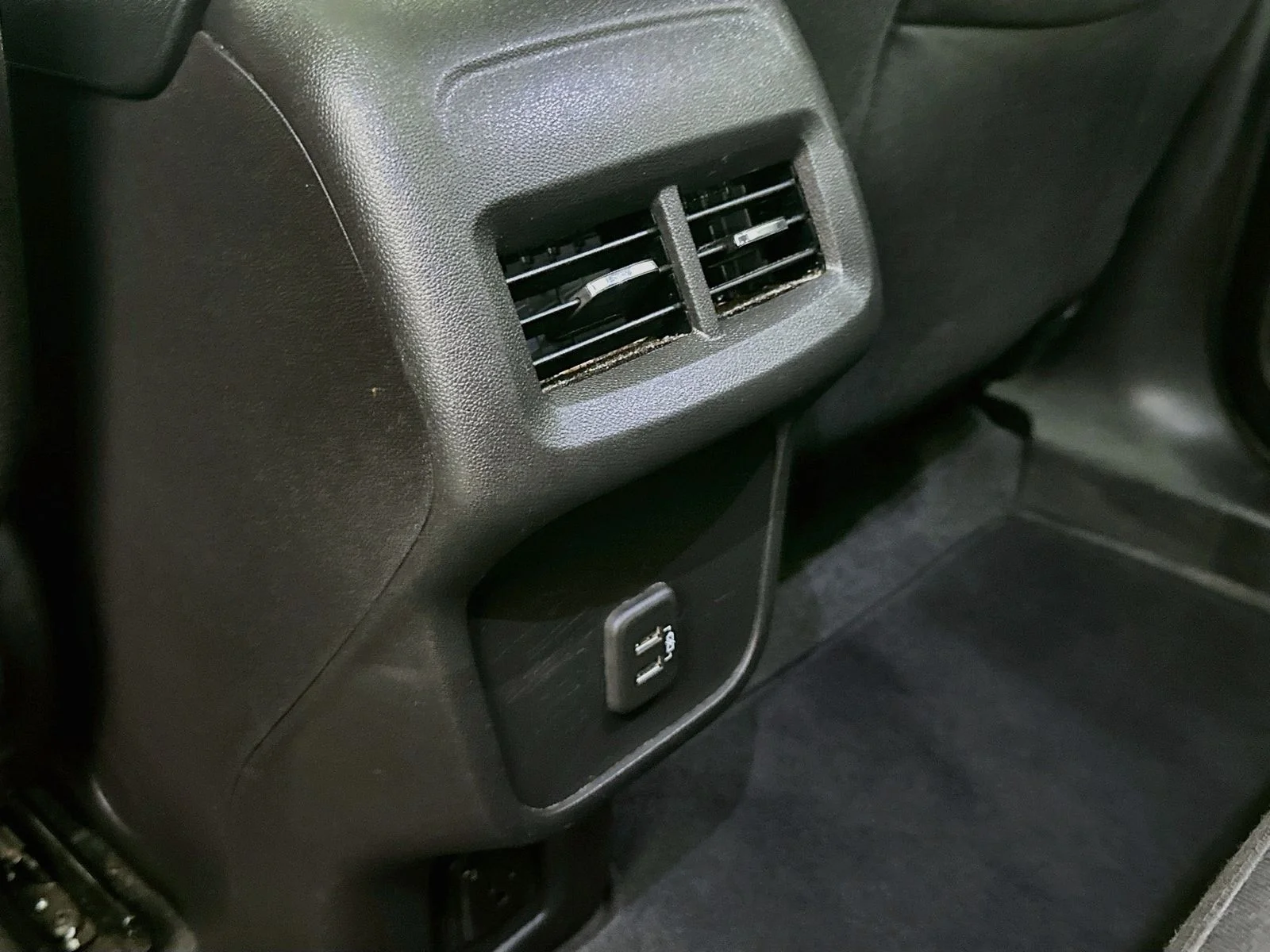 Used 2024 Summit White Chevrolet LT image 27