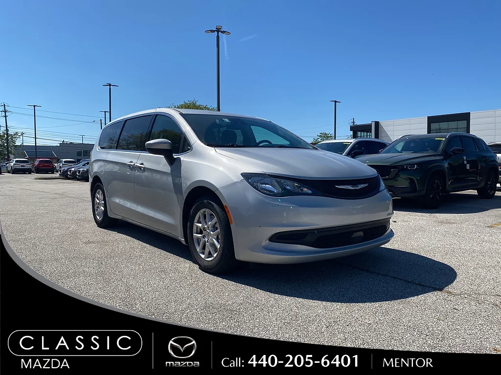 2023 Chrysler Voyager LX's photo