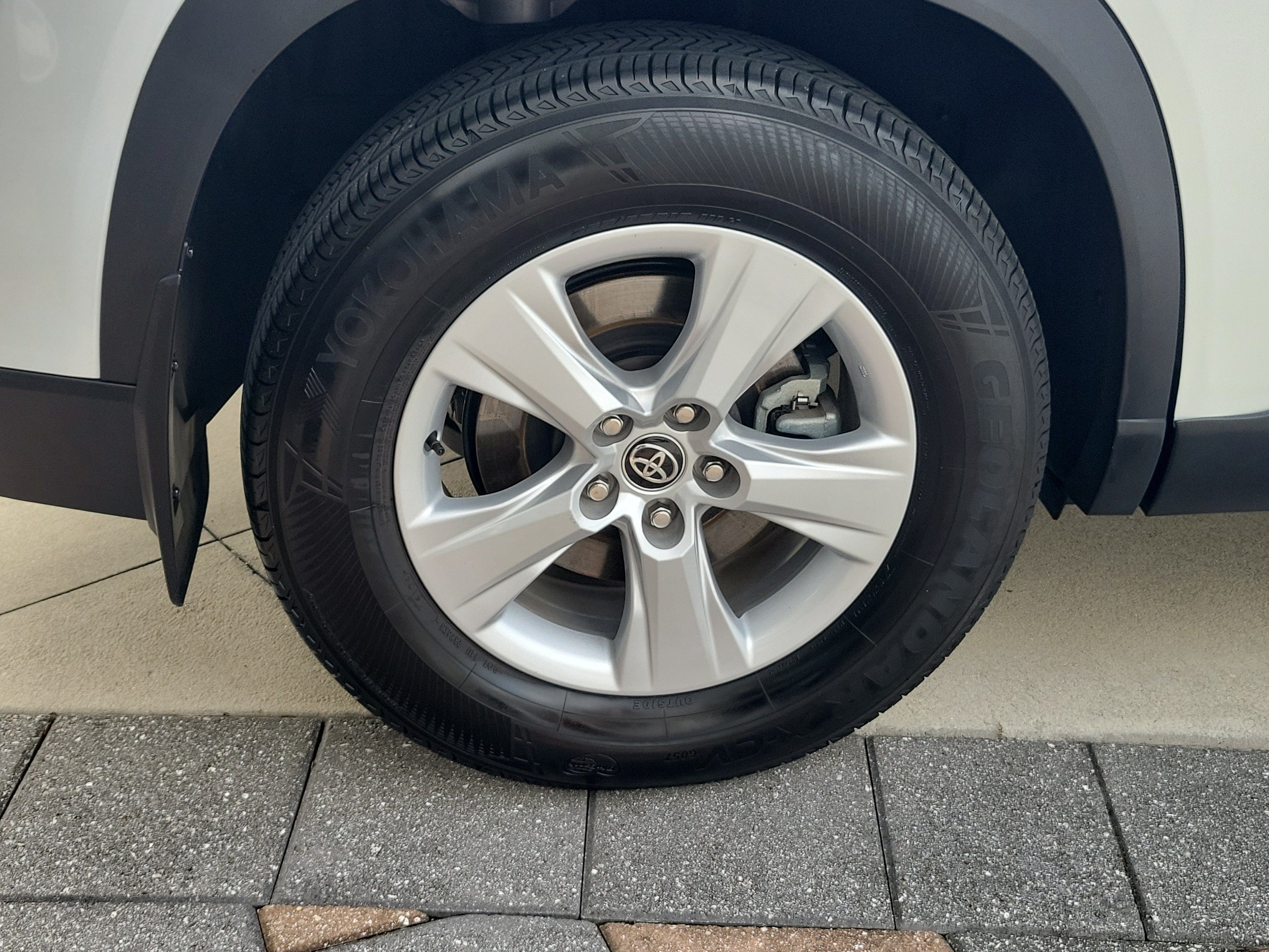 Used 2025 Pearl Toyota LE image 8
