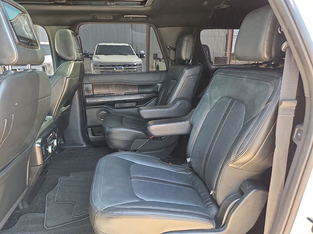 Used 2018 White Platinum Tri-Coat Metallic Ford Limited image 17