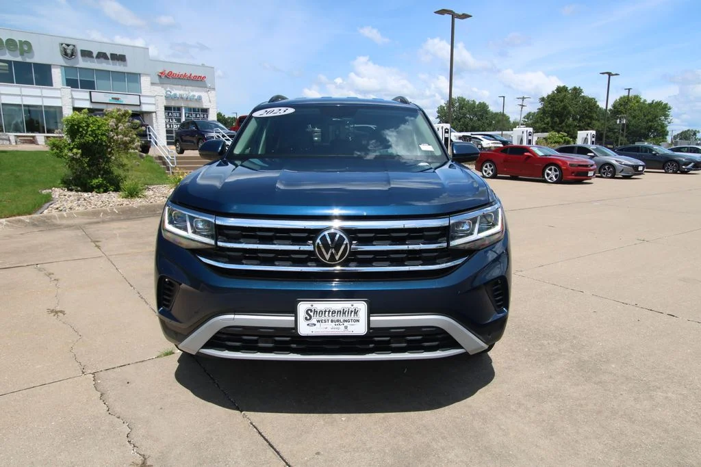 Used 2023 Tourmaline Blue Metallic Volkswagen 3.6L V6 SE w/Technology image 2