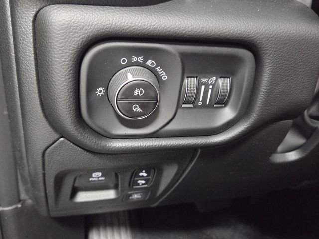 New 2026 Diamond Black Crystal Pearl-Coat Exterior Paint RAM Rebel image 28