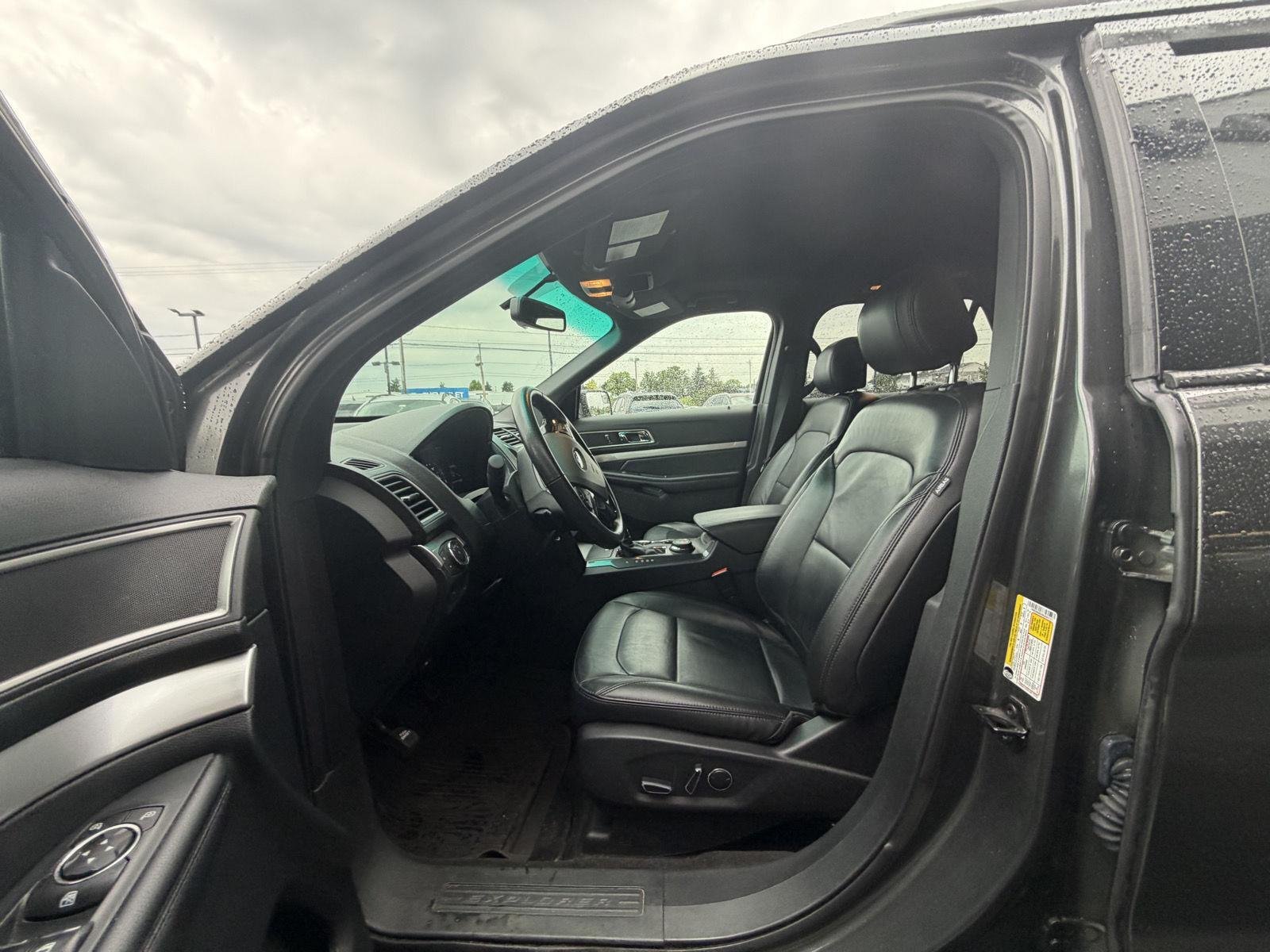 Used 2017 Magnetic Ford XLT image 2