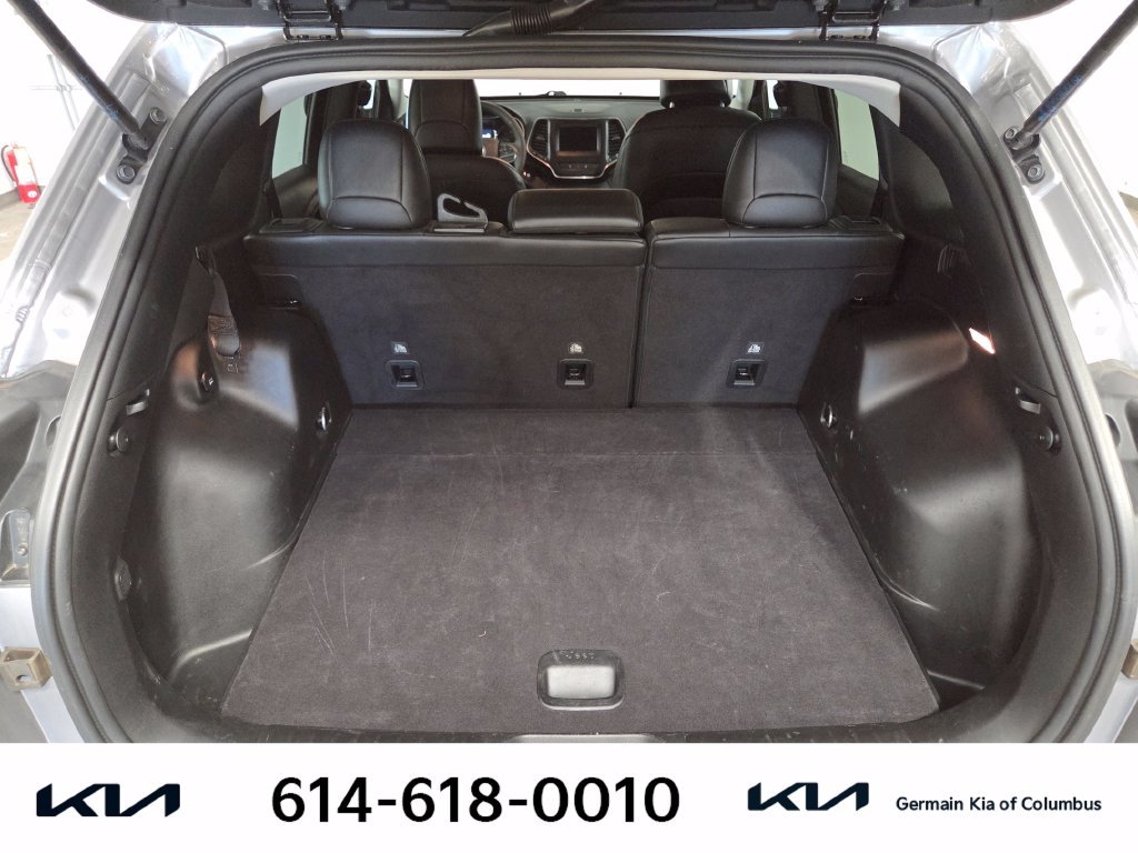 Used 2021 Silver Jeep Latitude Lux image 21