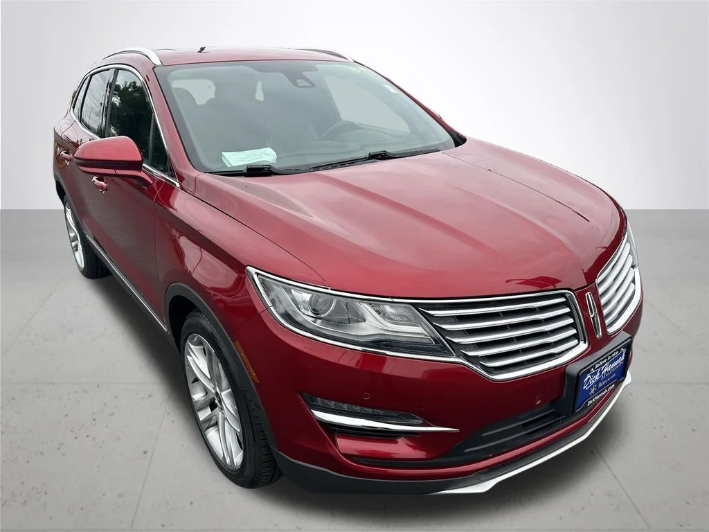 Used 2015 Red Lincoln Base image 5