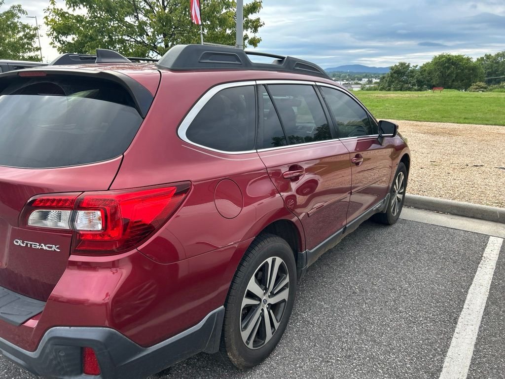 Used 2018 Red Subaru 2.5i image 3