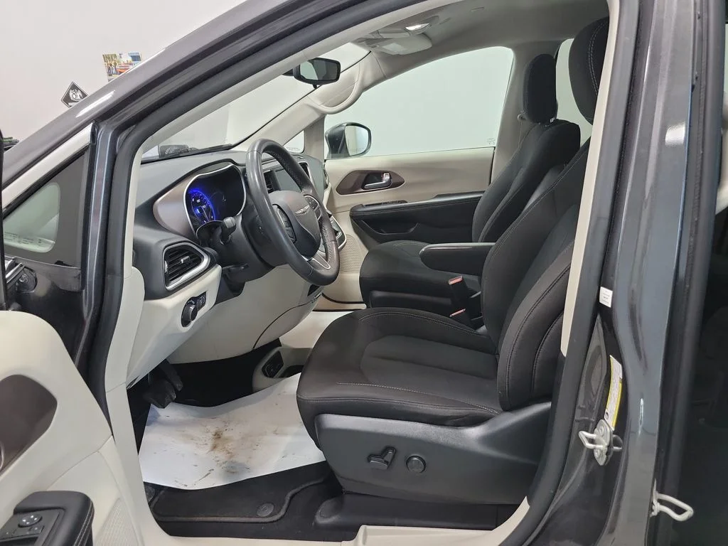 Used 2023 Gray Chrysler LX image 32
