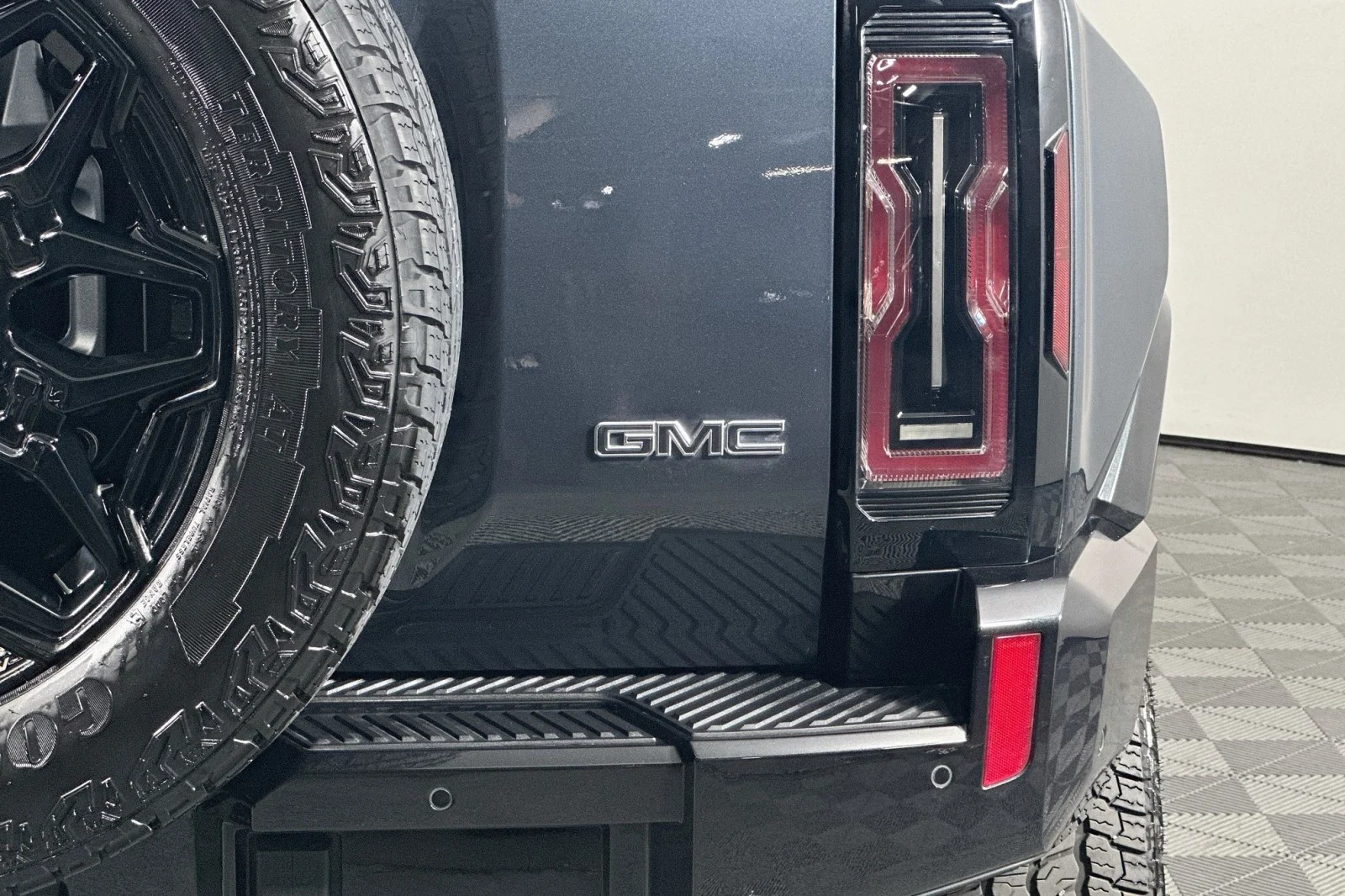 Used 2026 Graphite Blue Metallic GMC 2X image 15