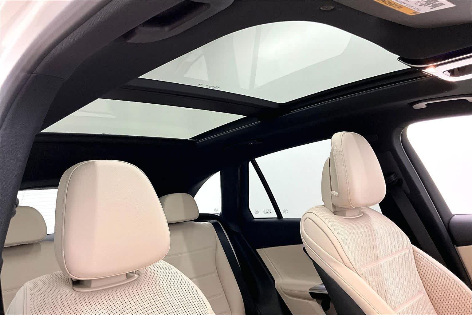 New 2026 Polar White Mercedes-Benz GLC 300 image 22
