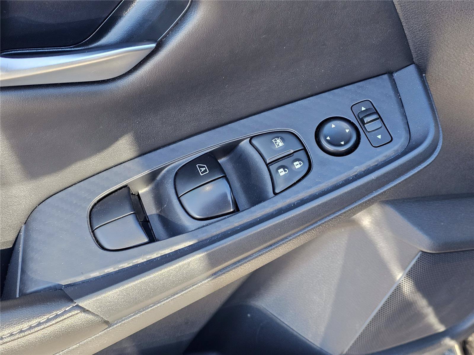 Used 2025 Super Black Nissan SV image 14