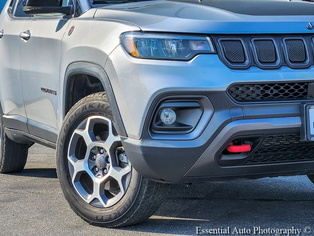 Used 2022 Silver Jeep Trailhawk image 3